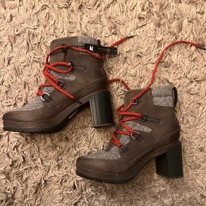 Brand new Sorel boots with tag size 9